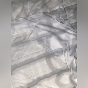 DIVIDED (H&M) WHITE CROP TOP SIZE XS